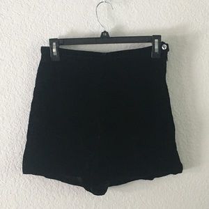 🌓Adorable black velvet vintage shorts🌒